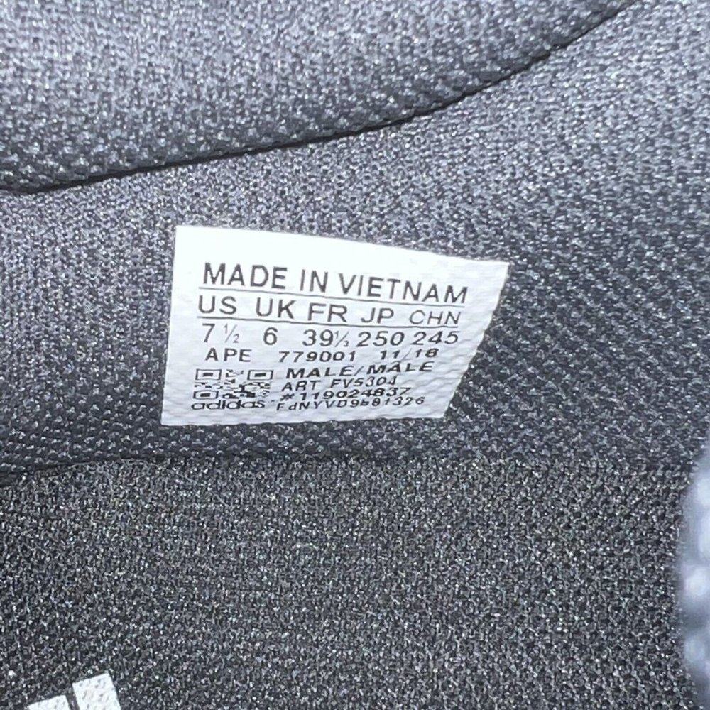 NEW Adidas Yeezy Boost 700 V1 Utility Black Mens Size 7.5 FV5304 Fashion… - Picture 10 of 11